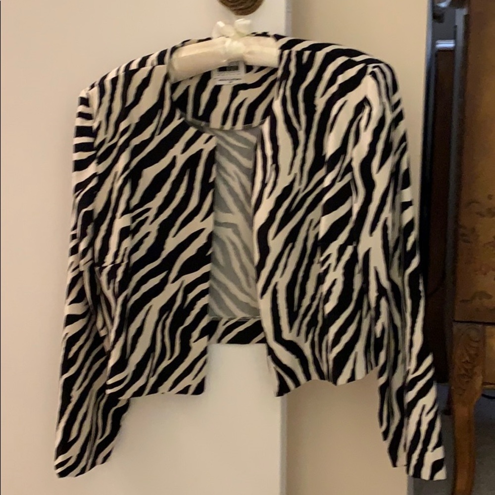 Cropped zebra light jacket